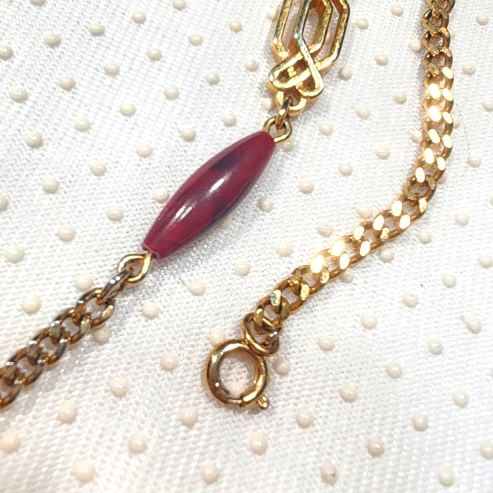 Sarah Coventry Pendant Necklace Gold Plated Medallion Red Lucite 29". - Picture 6 of 8